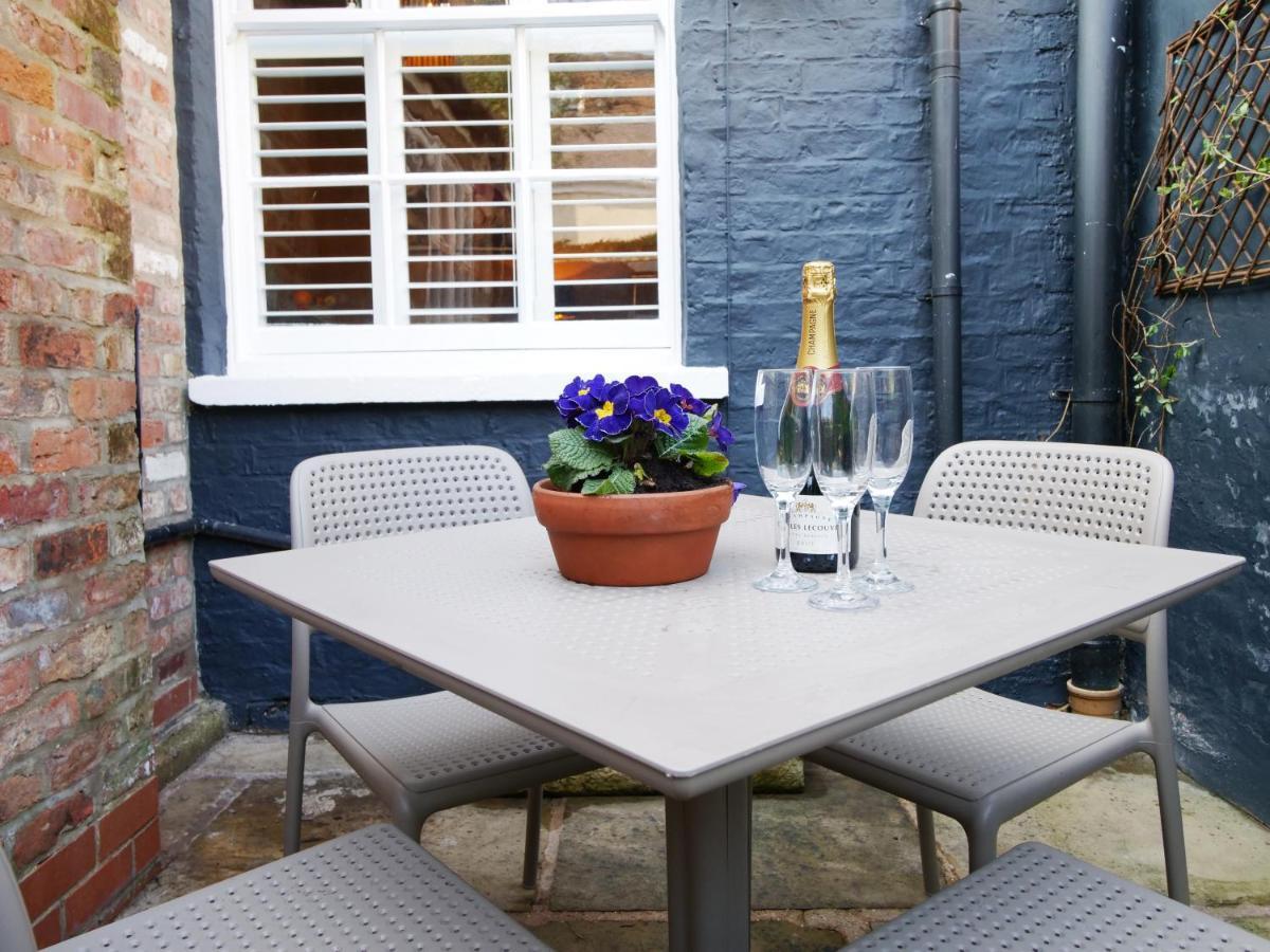 Bar Wall Cottage-City Wall Views-Sleeps 5 York Exterior foto