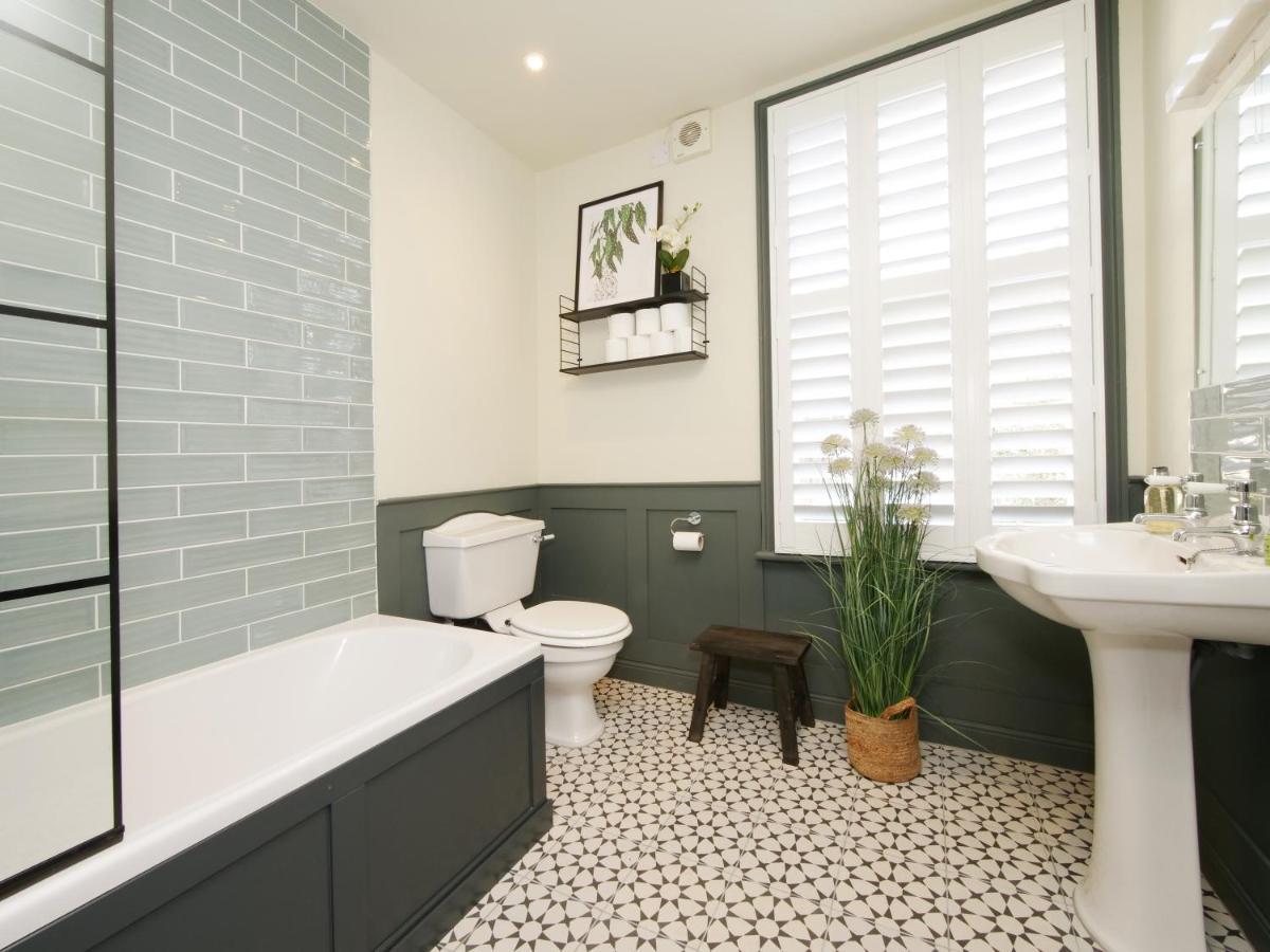 Bar Wall Cottage-City Wall Views-Sleeps 5 York Exterior foto
